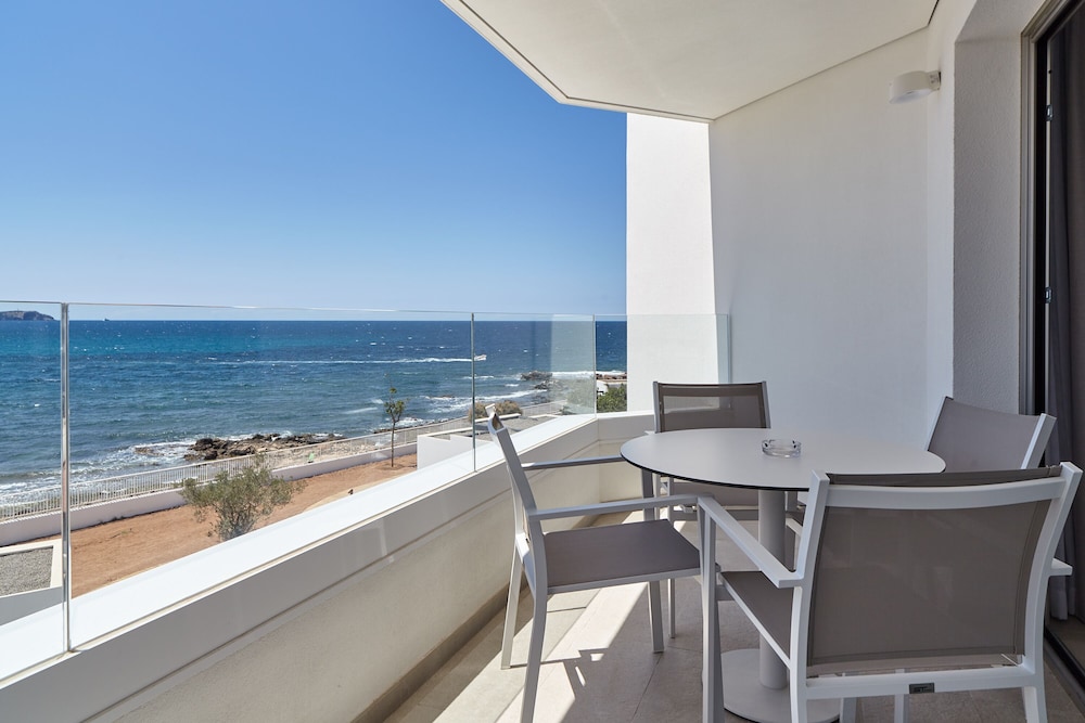 Can Salia — Beach in San Antonio, Balearic Islands