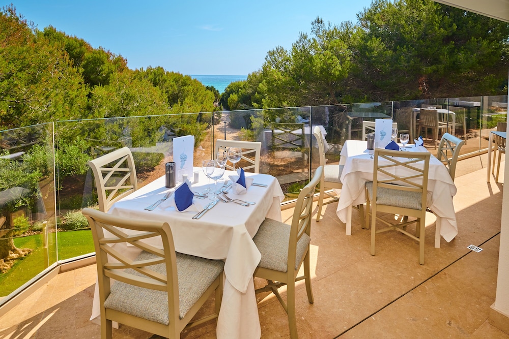 Hipotels Bahia Cala Millor - Adults Only — Restaurant & bars in Cala Millor, Balearic Islands