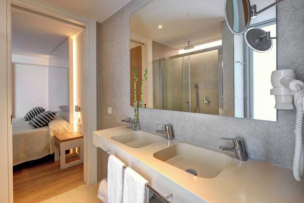 Hipotels Bahia Cala Millor - Adults Only — Hotel rooms in Cala Millor, Balearic Islands