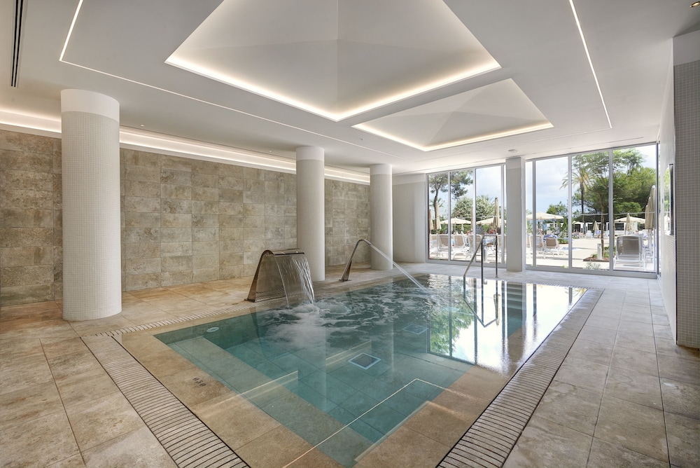 Hipotels Bahia Cala Millor - Adults Only — Swimming pool in Cala Millor, Balearic Islands