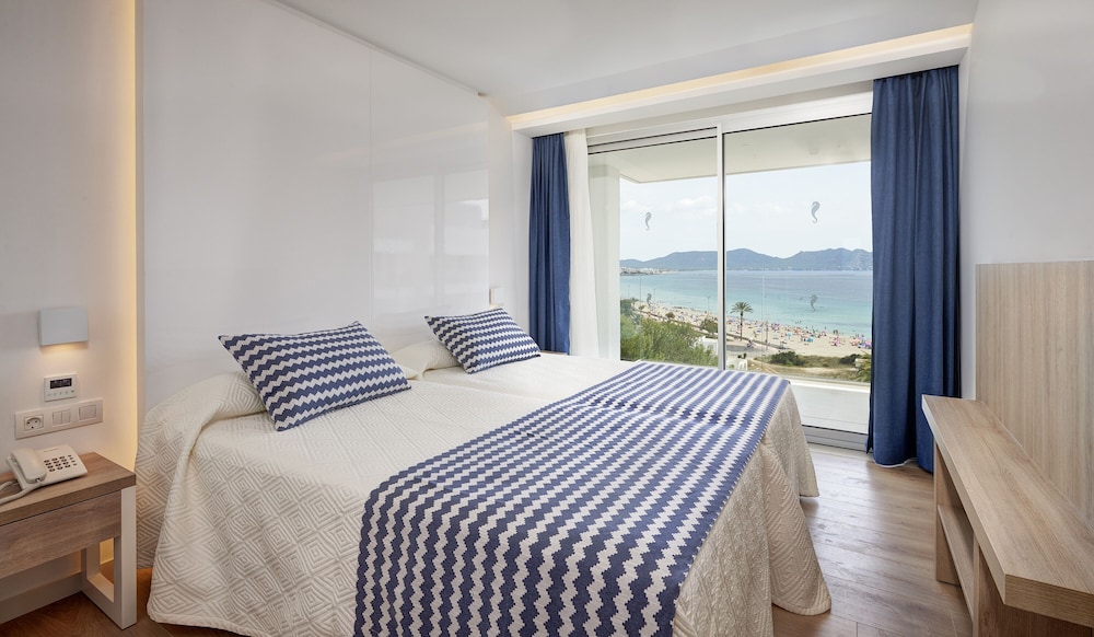 Hipotels Bahia Cala Millor - Adults Only — Hotel rooms in Cala Millor, Balearic Islands
