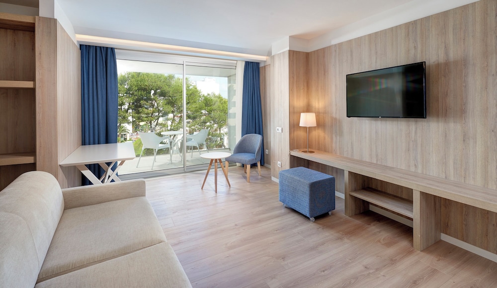Hipotels Bahia Cala Millor - Adults Only — Hotel rooms in Cala Millor, Balearic Islands
