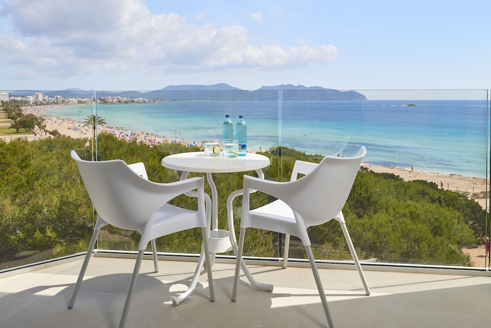 Hipotels Bahia Cala Millor - Adults Only — Beach in Cala Millor, Balearic Islands