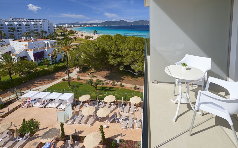Hipotels Bahia Cala Millor - Adults Only — Beach in Cala Millor, Balearic Islands