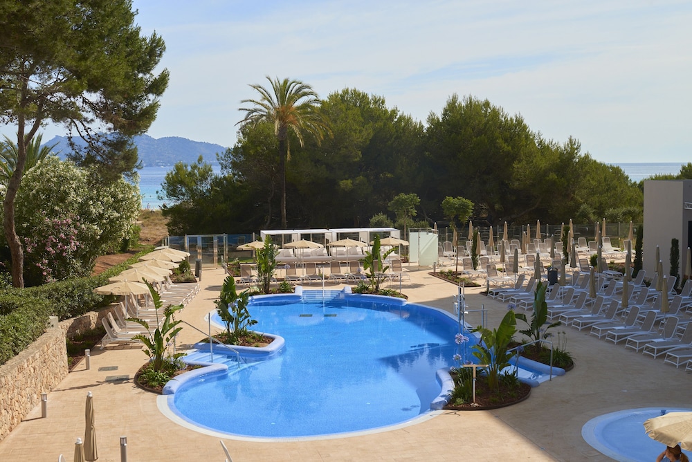 Hipotels Bahia Cala Millor - Adults Only — Swimming pool in Cala Millor, Balearic Islands