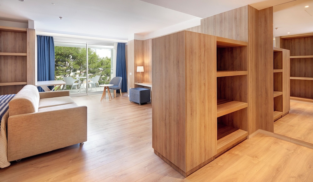Hipotels Bahia Cala Millor - Adults Only — Hotel rooms in Cala Millor, Balearic Islands
