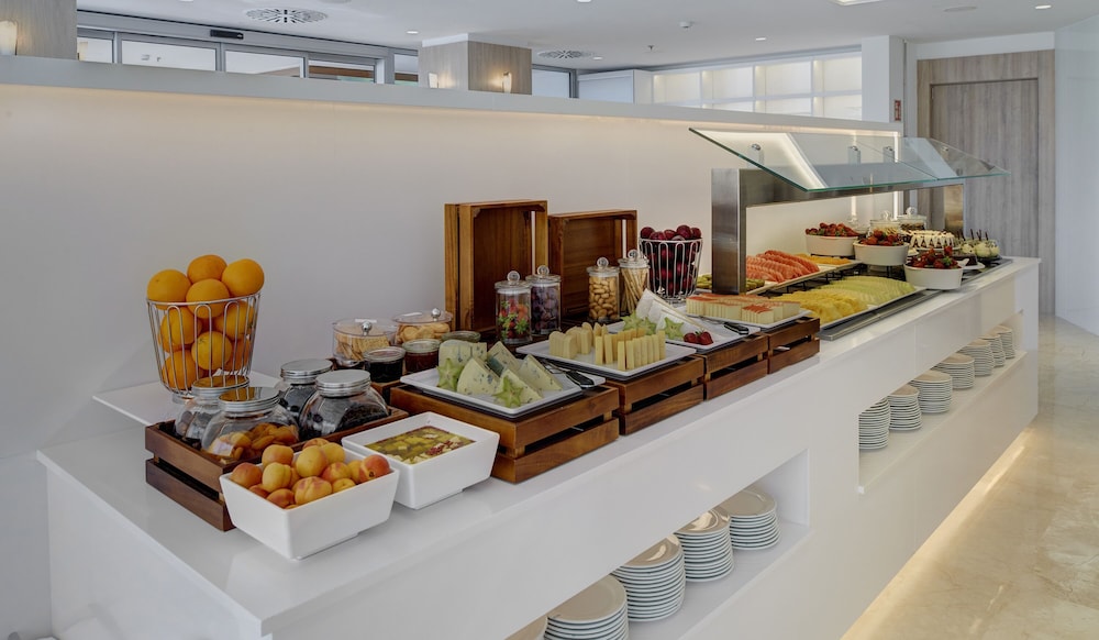 Hipotels Bahia Cala Millor - Adults Only — Restaurant & bars in Cala Millor, Balearic Islands