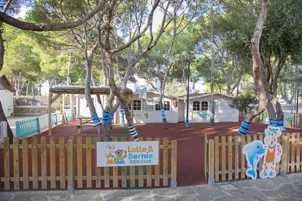 Alua Suites Las Rocas - Hyatt Inclusive Collection — Attractions for children in Cala d´Or, Balearic Islands