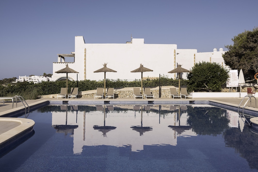 Alua Suites Las Rocas - Hyatt Inclusive Collection — Swimming pool in Cala d´Or, Balearic Islands
