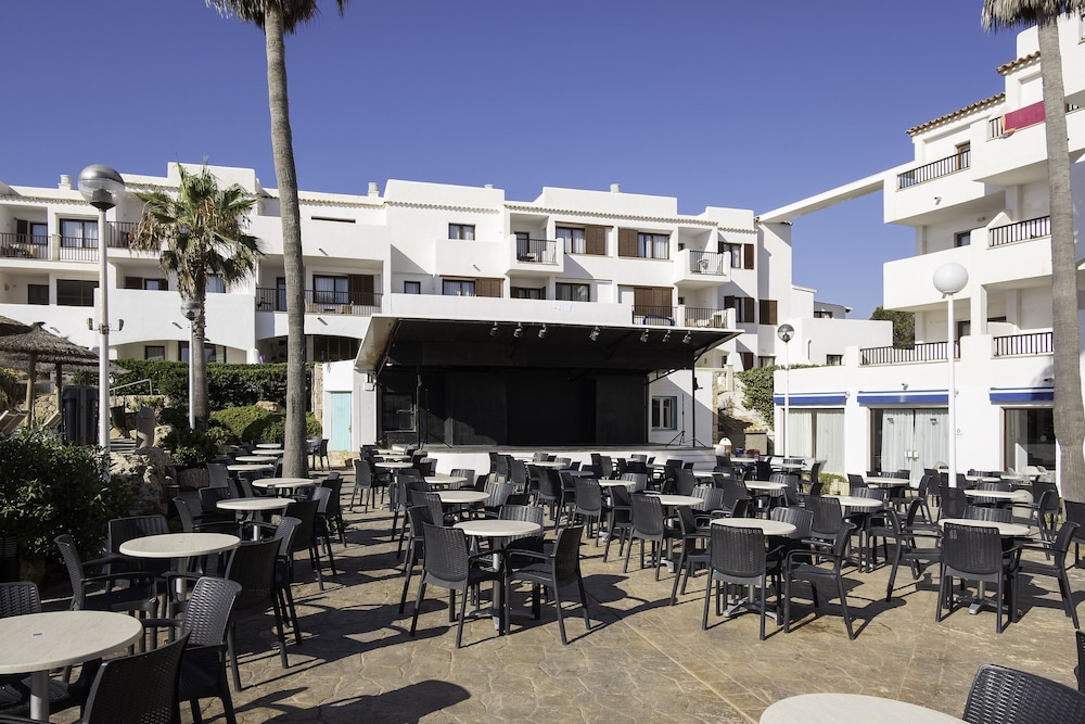 Alua Suites Las Rocas - Hyatt Inclusive Collection — Restaurant & bars in Cala d´Or, Balearic Islands