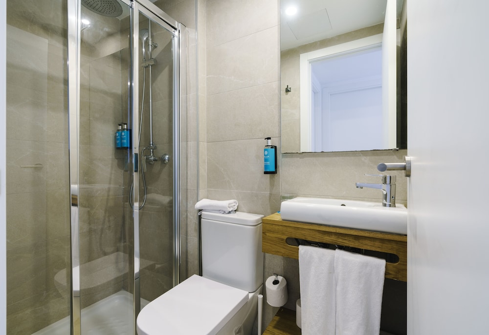 Alua Suites Las Rocas - Hyatt Inclusive Collection — Hotel rooms in Cala d´Or, Balearic Islands
