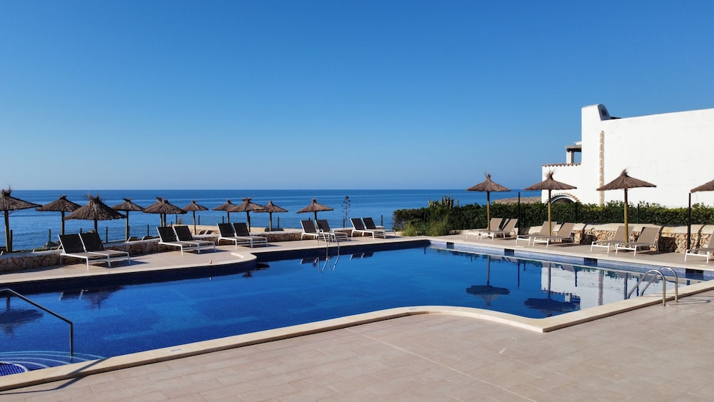 Alua Suites Las Rocas - Hyatt Inclusive Collection — Swimming pool in Cala d´Or, Balearic Islands