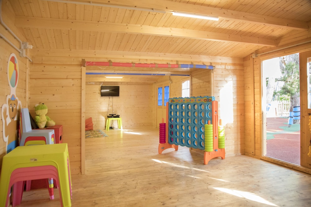 Alua Suites Las Rocas - Hyatt Inclusive Collection — Attractions for children in Cala d´Or, Balearic Islands