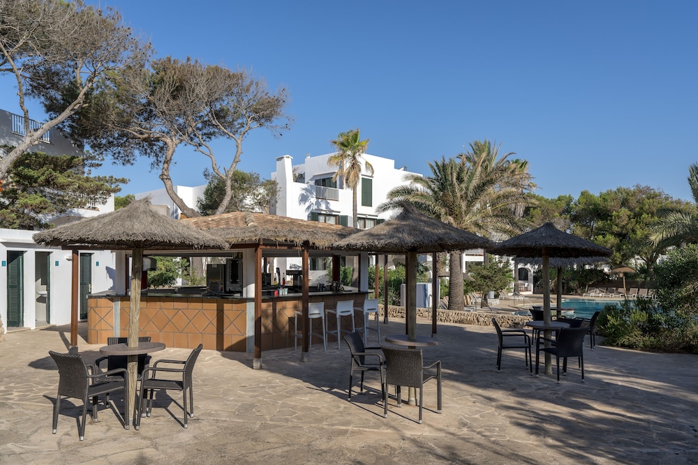 Alua Suites Las Rocas - Hyatt Inclusive Collection — Restaurant & bars in Cala d´Or, Balearic Islands
