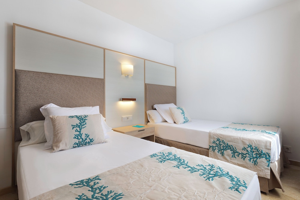 Alua Suites Las Rocas - Hyatt Inclusive Collection — Hotel rooms in Cala d´Or, Balearic Islands