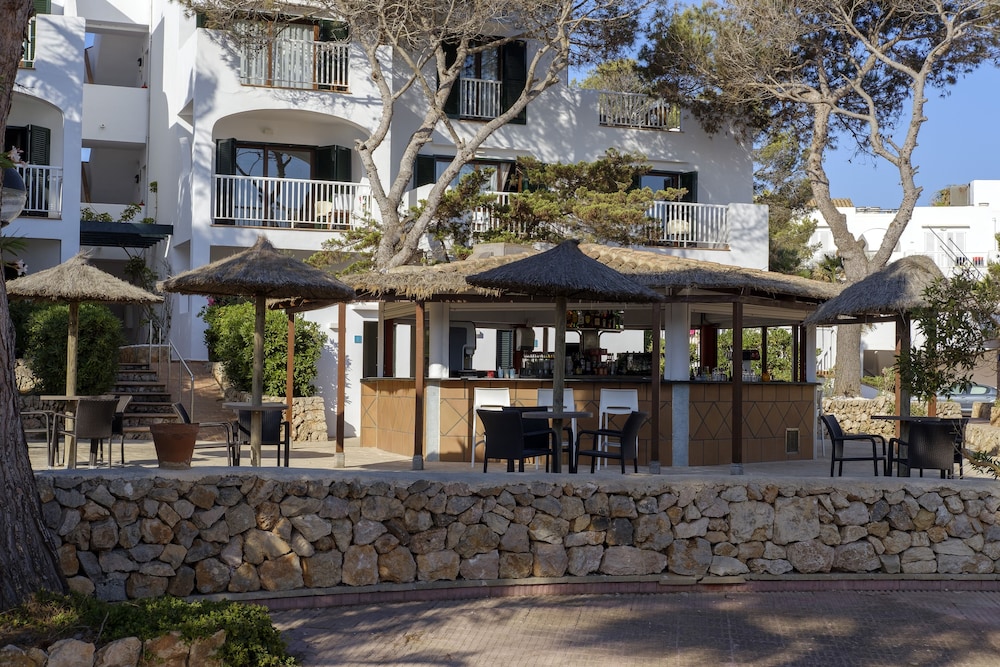 Alua Suites Las Rocas - Hyatt Inclusive Collection — Restaurant & bars in Cala d´Or, Balearic Islands