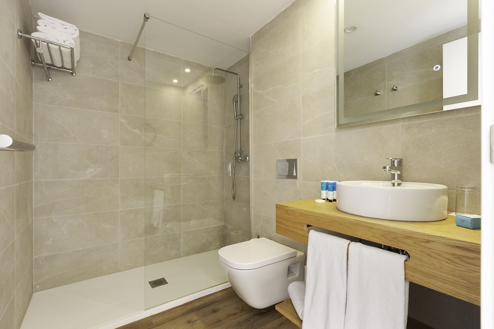 Alua Suites Las Rocas - Hyatt Inclusive Collection — Hotel rooms in Cala d´Or, Balearic Islands