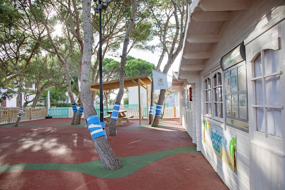 Alua Suites Las Rocas - Hyatt Inclusive Collection — Attractions for children in Cala d´Or, Balearic Islands
