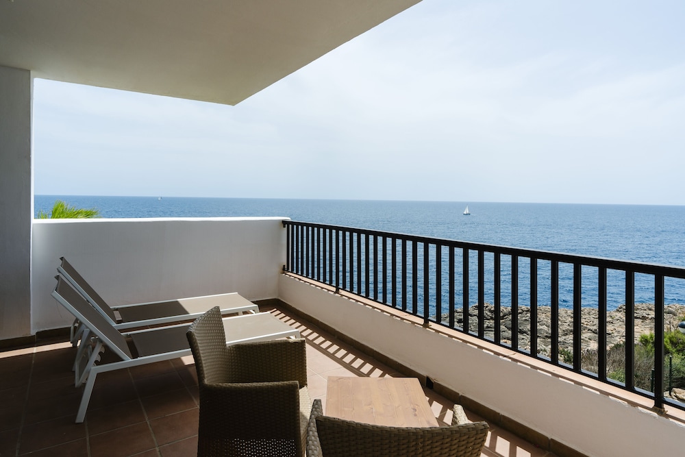 Alua Suites Las Rocas - Hyatt Inclusive Collection — Hotel rooms in Cala d´Or, Balearic Islands