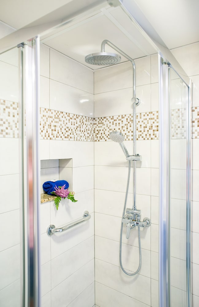 Apartamentos LIVVO Oasis — Hotel rooms in Puerto del Carmen, Canary Islands