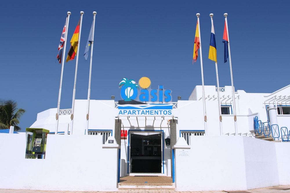 Apartamentos LIVVO Oasis — Hotel building in Puerto del Carmen, Canary Islands