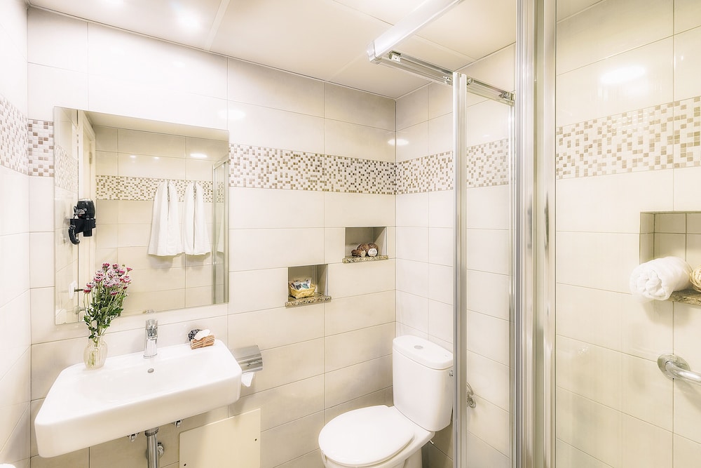 Apartamentos LIVVO Oasis — Hotel rooms in Puerto del Carmen, Canary Islands