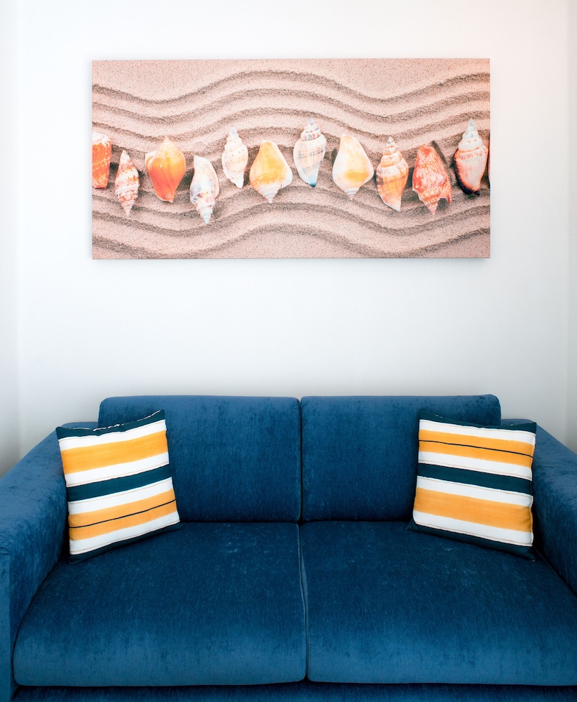 Apartamentos LIVVO Oasis — Hotel rooms in Puerto del Carmen, Canary Islands