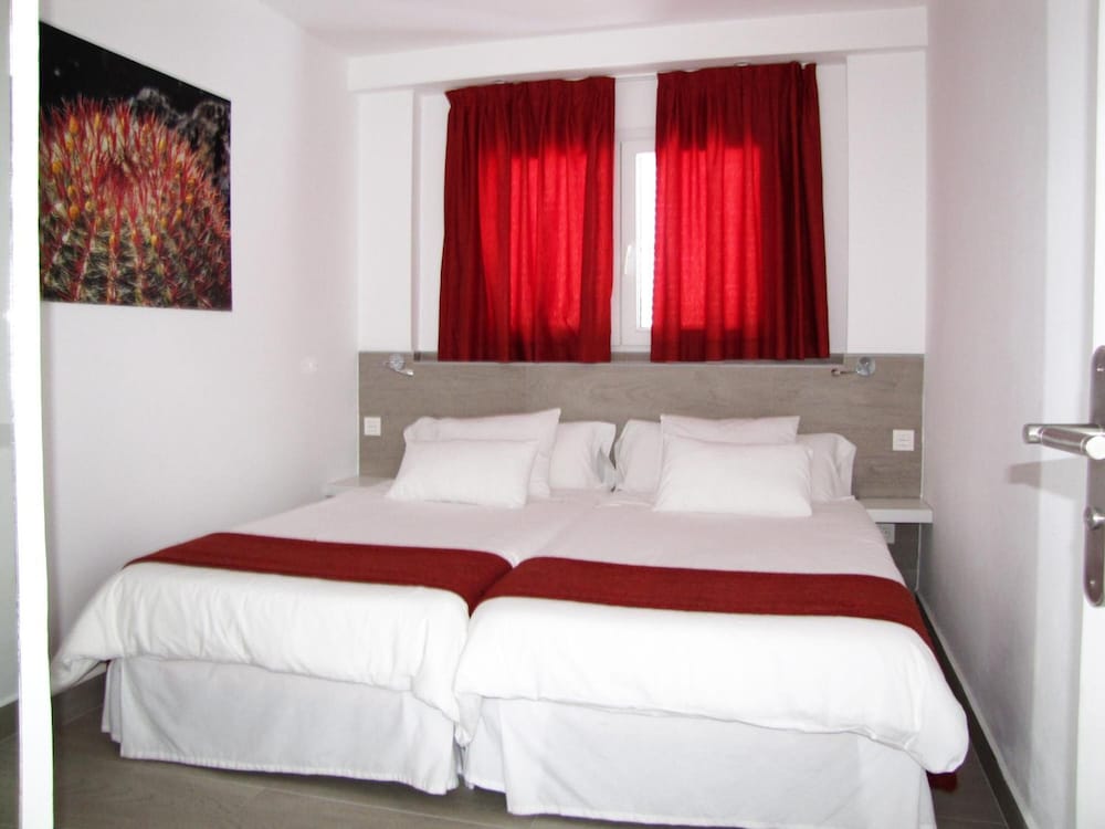 Bungalows Playa Limones — Hotel rooms in Playa Blanca, Canary Islands