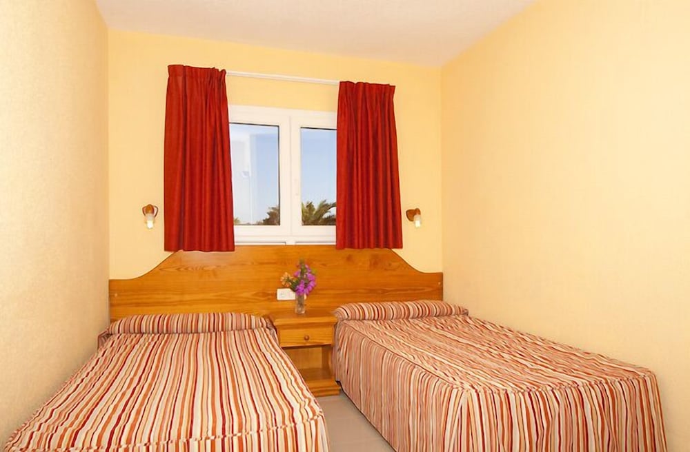 Bungalows Playa Limones — Hotel rooms in Playa Blanca, Canary Islands