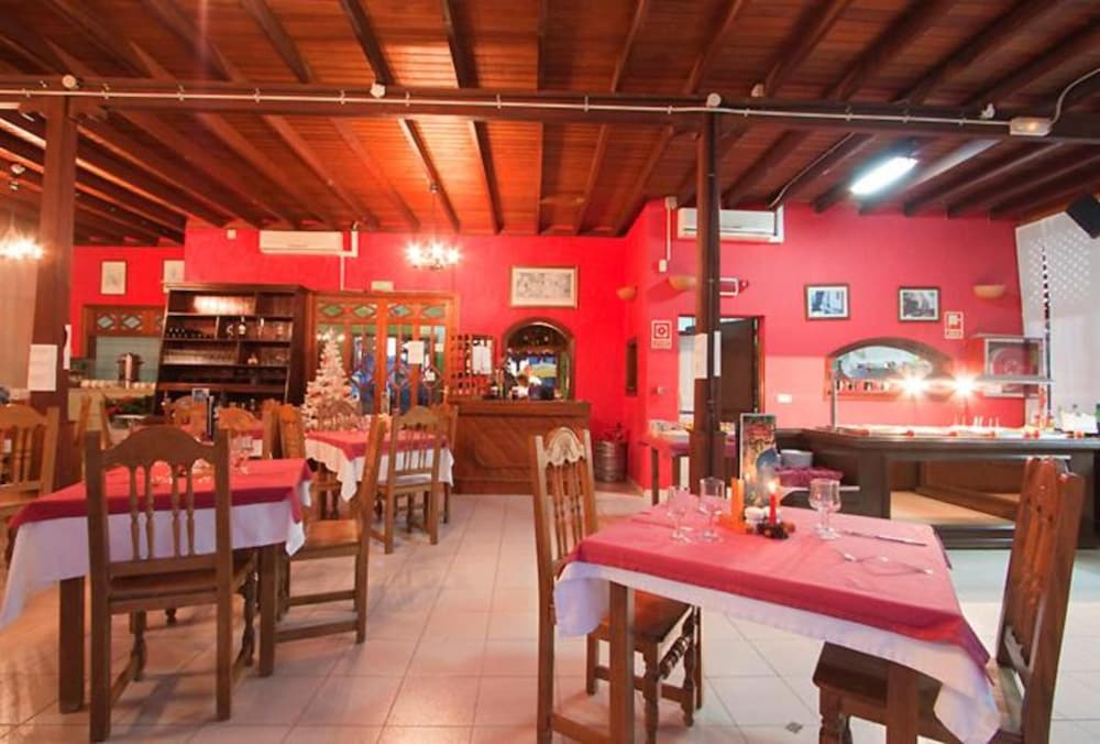 Bungalows Playa Limones — Restaurant & bars in Playa Blanca, Canary Islands