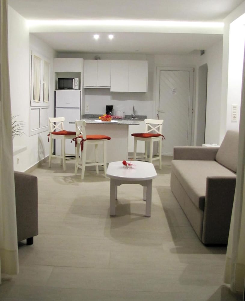 Bungalows Playa Limones — Hotel rooms in Playa Blanca, Canary Islands