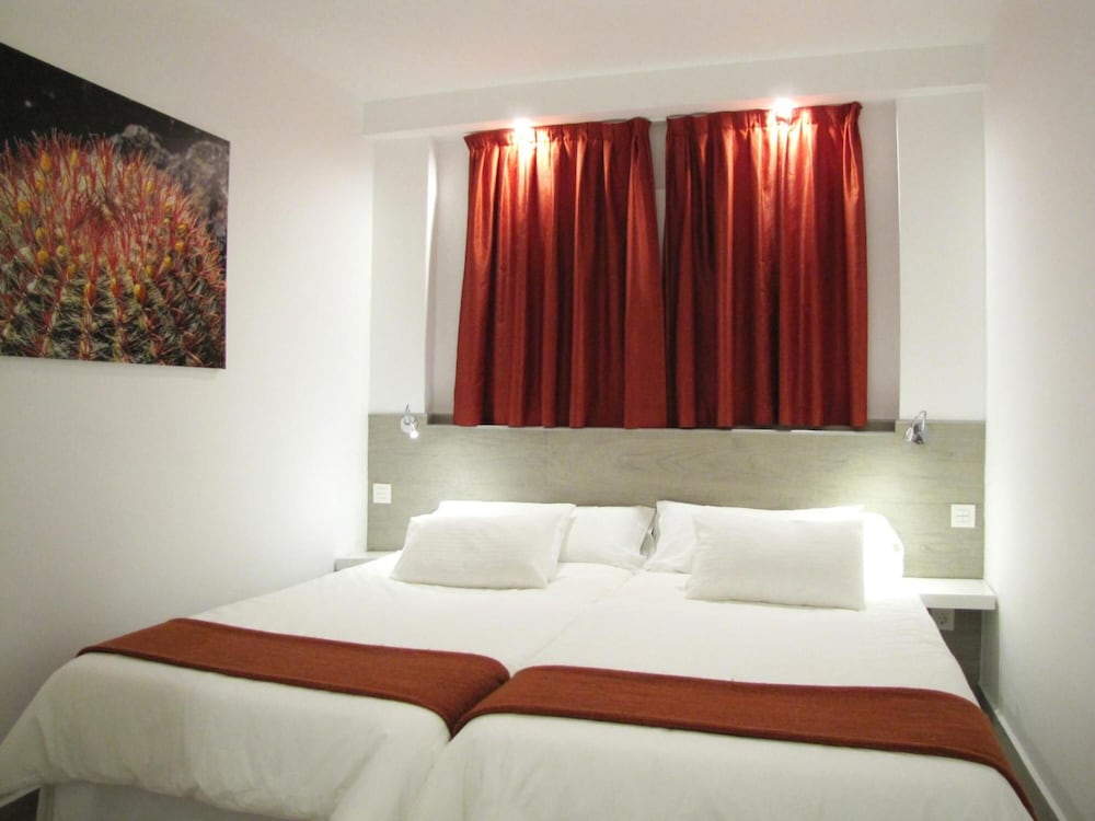 Bungalows Playa Limones — Hotel rooms in Playa Blanca, Canary Islands