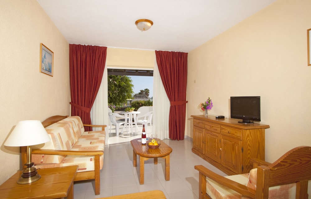 Bungalows Playa Limones — Hotel rooms in Playa Blanca, Canary Islands