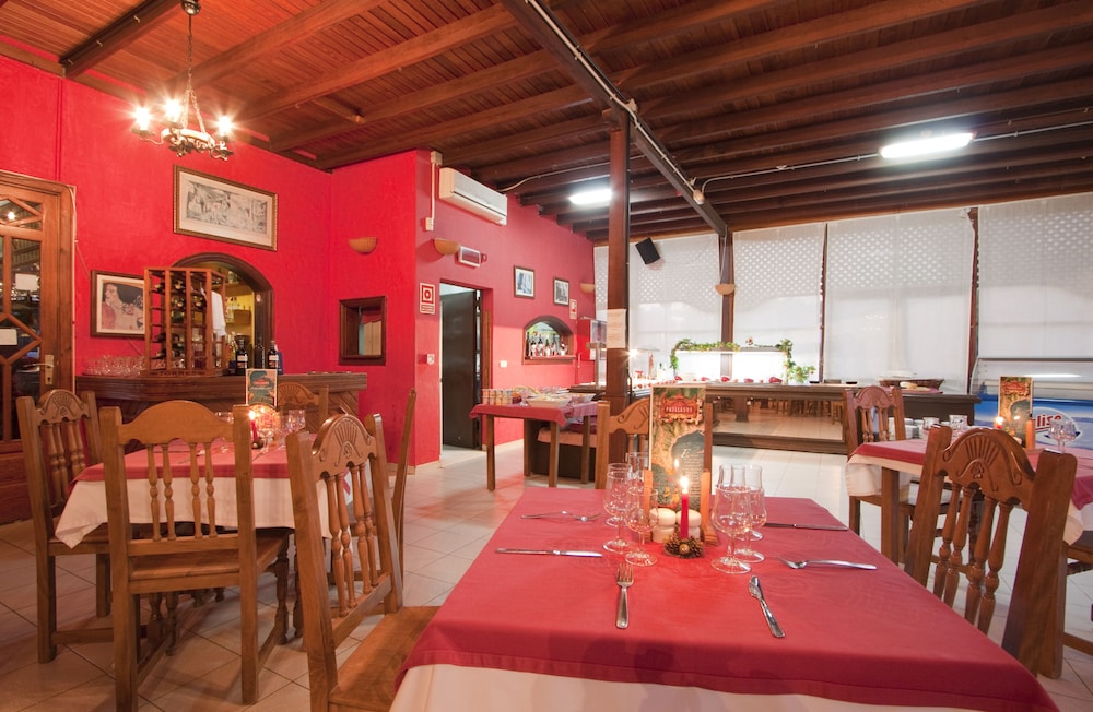 Bungalows Playa Limones — Restaurant & bars in Playa Blanca, Canary Islands