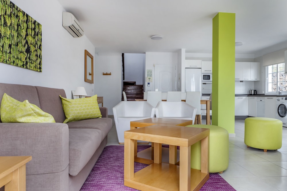 Jardines del Sol — Hotel rooms in Playa Blanca, Canary Islands