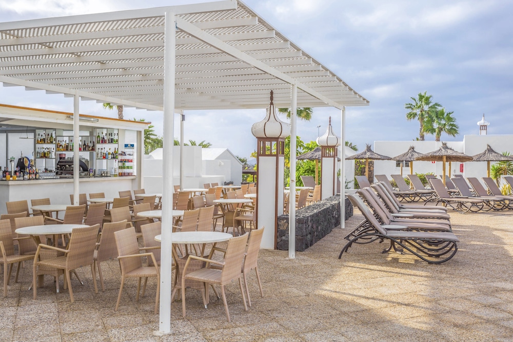 Jardines del Sol — Restaurant & bars in Playa Blanca, Canary Islands