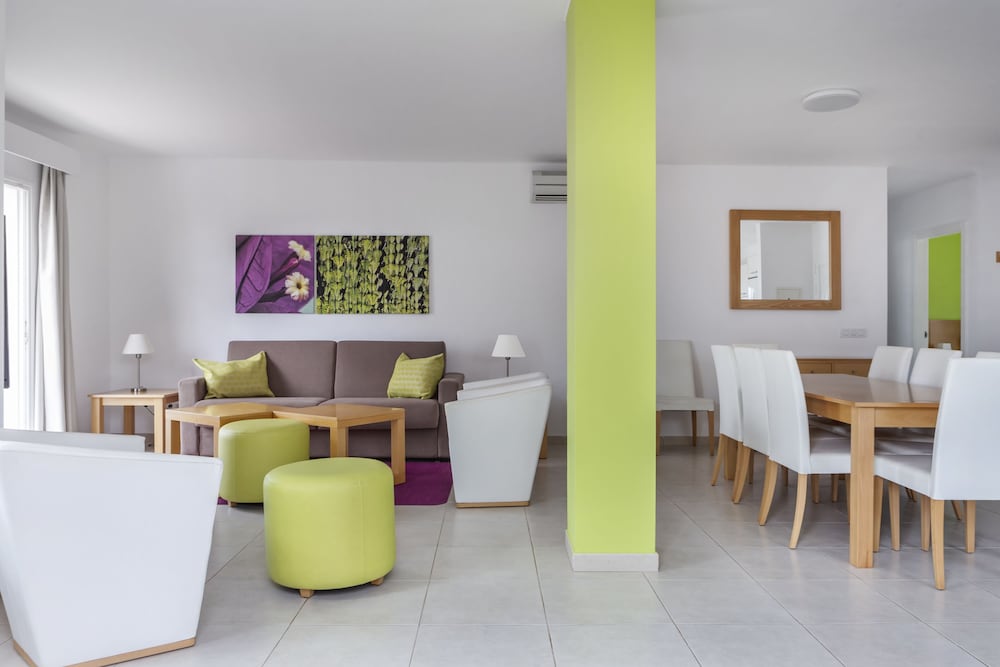 Jardines del Sol — Hotel rooms in Playa Blanca, Canary Islands