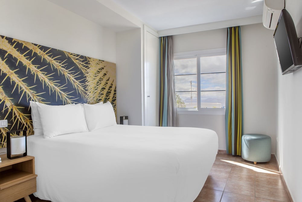 Jardines del Sol — Hotel rooms in Playa Blanca, Canary Islands
