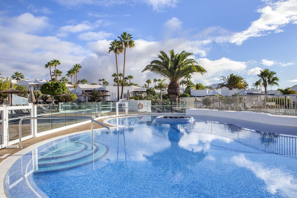 Jardines del Sol — Swimming pool in Playa Blanca, Canary Islands