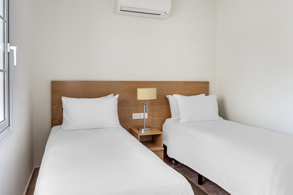Jardines del Sol — Hotel rooms in Playa Blanca, Canary Islands