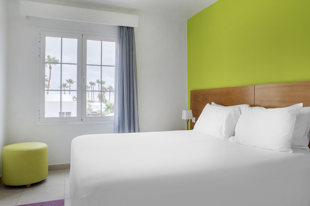 Jardines del Sol — Hotel rooms in Playa Blanca, Canary Islands