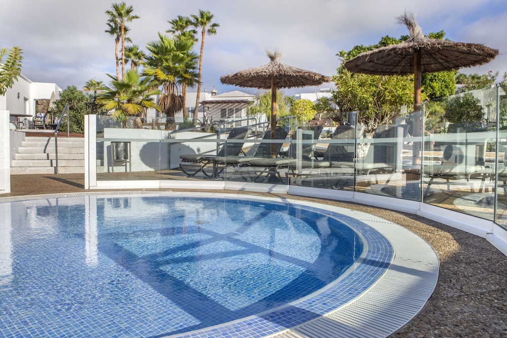 Jardines del Sol — Swimming pool in Playa Blanca, Canary Islands