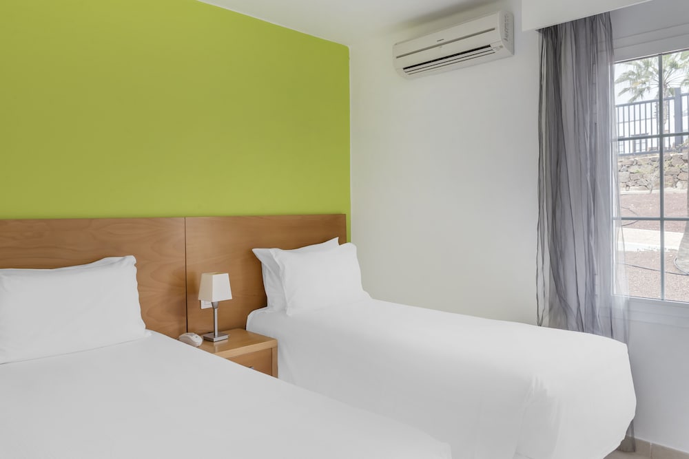 Jardines del Sol — Hotel rooms in Playa Blanca, Canary Islands