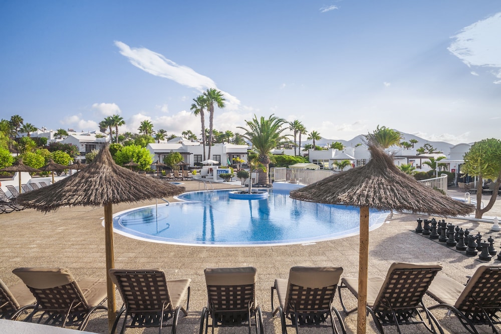 Jardines del Sol — Swimming pool in Playa Blanca, Canary Islands