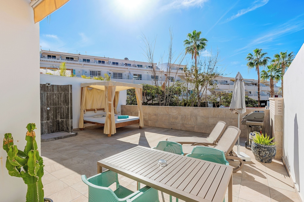 Haciendas Village Tenerife — Hotel building in Costa Adeje, Canary Islands