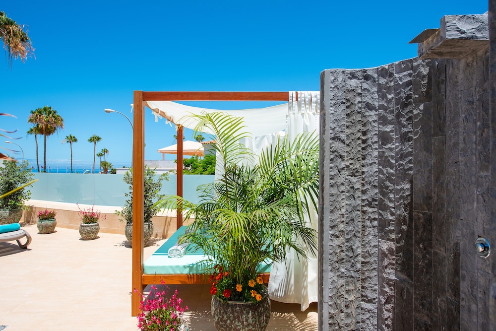Haciendas Village Tenerife — Hotel rooms in Costa Adeje, Canary Islands