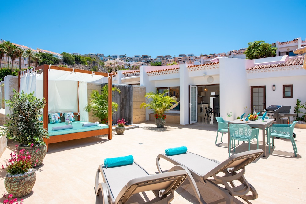 Haciendas Village Tenerife — Hotel building in Costa Adeje, Canary Islands