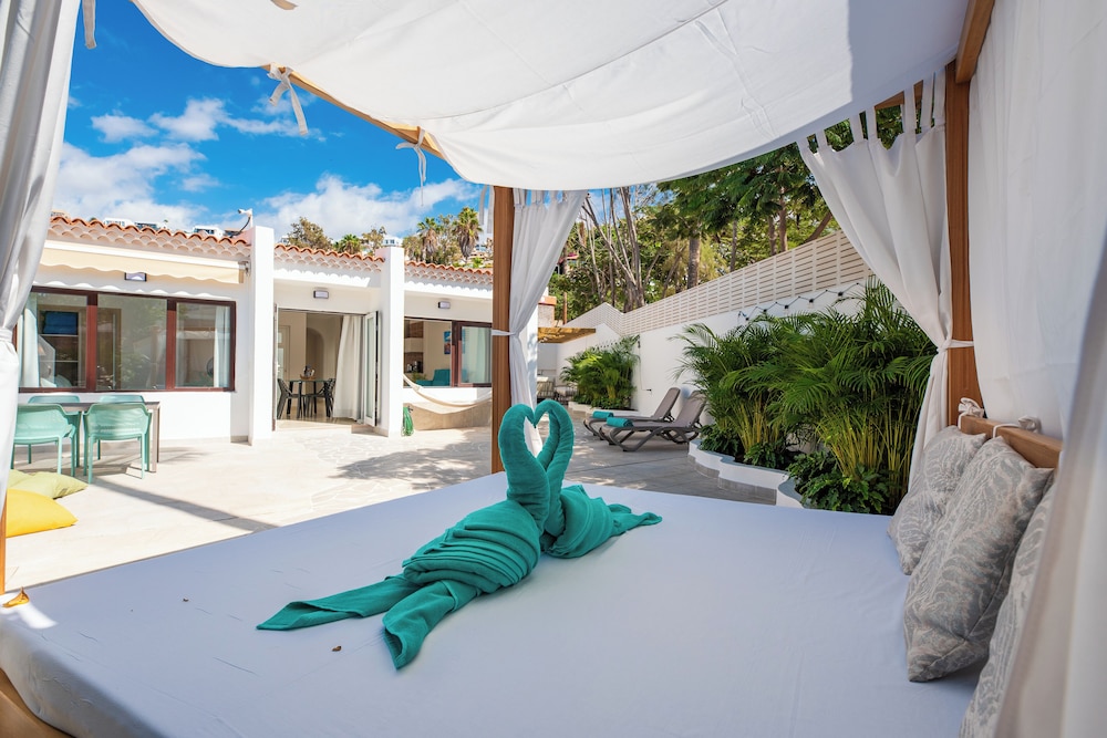Haciendas Village Tenerife — Hotel rooms in Costa Adeje, Canary Islands