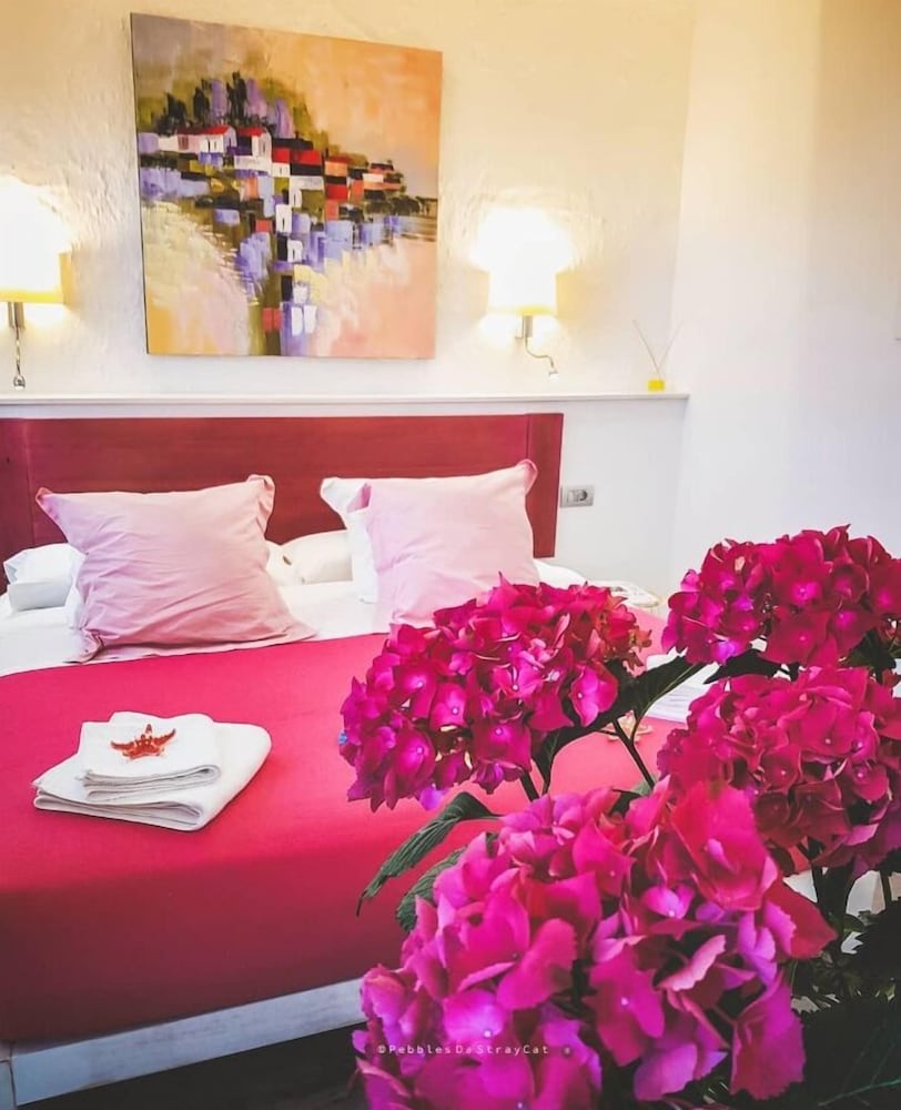 Hotel Romantic Los 5 Sentidos — Hotel rooms in Ciutadella de Menorca, Balearic Islands