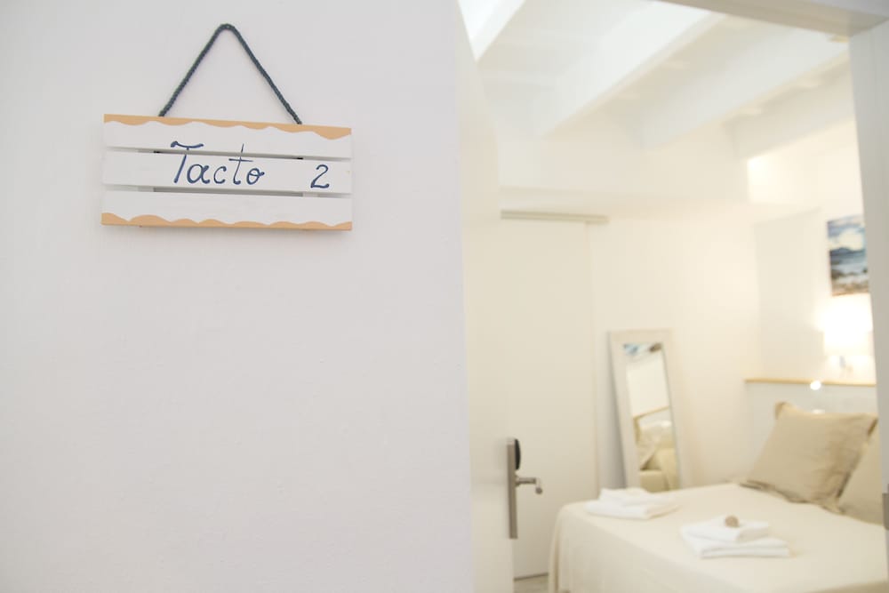 Hotel Romantic Los 5 Sentidos — Hotel rooms in Ciutadella de Menorca, Balearic Islands